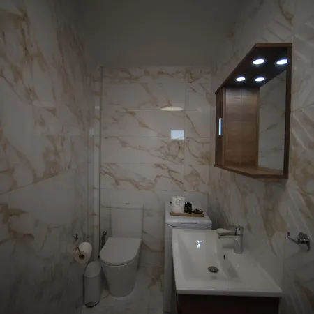 Q Private Parking Apartament Volos