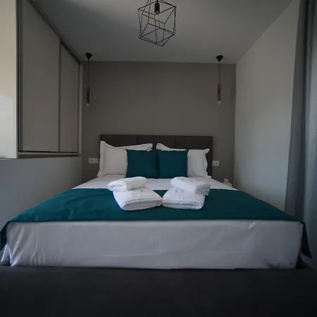 Q Private Parking * וולוס