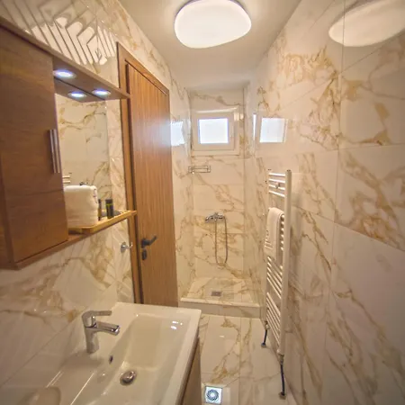 Q Private Parking דירה