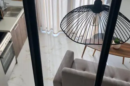 Q Private Parking Apartment Volos